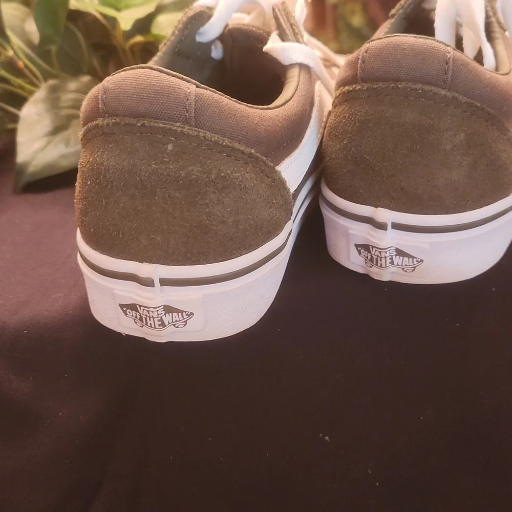 Vans - Picture 6 of 8